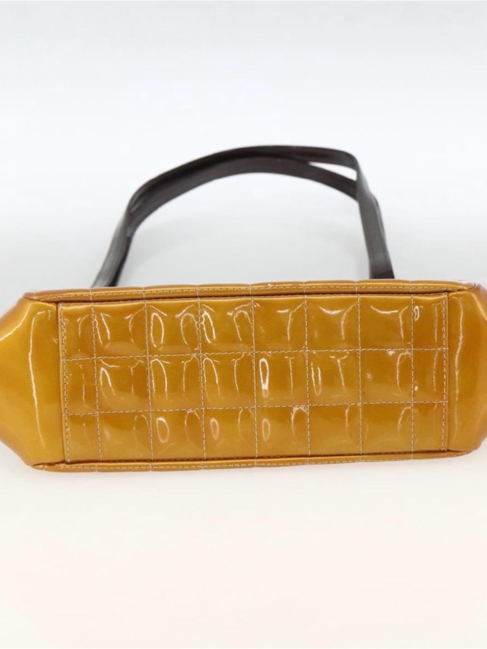 CHANEL Chocolate Bar Patent Shoulder Bag Honey Yellow - Picture 4 of 15